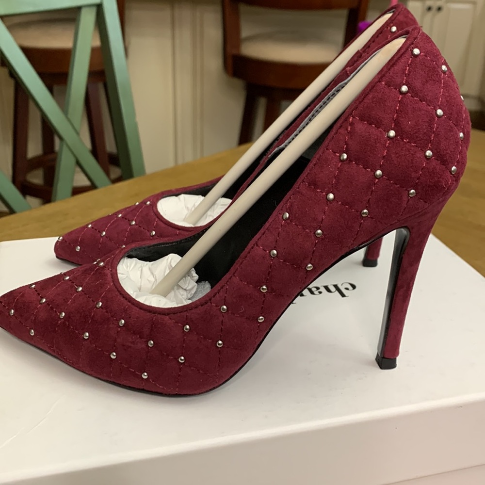 NWT Charles David Castle Studded Heels 5 Cabernet